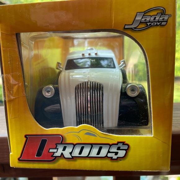 D-Rods - 1939 Dodge Airflow Tanker - Phillips 1:32 Scale Car - Picture 2 of 3